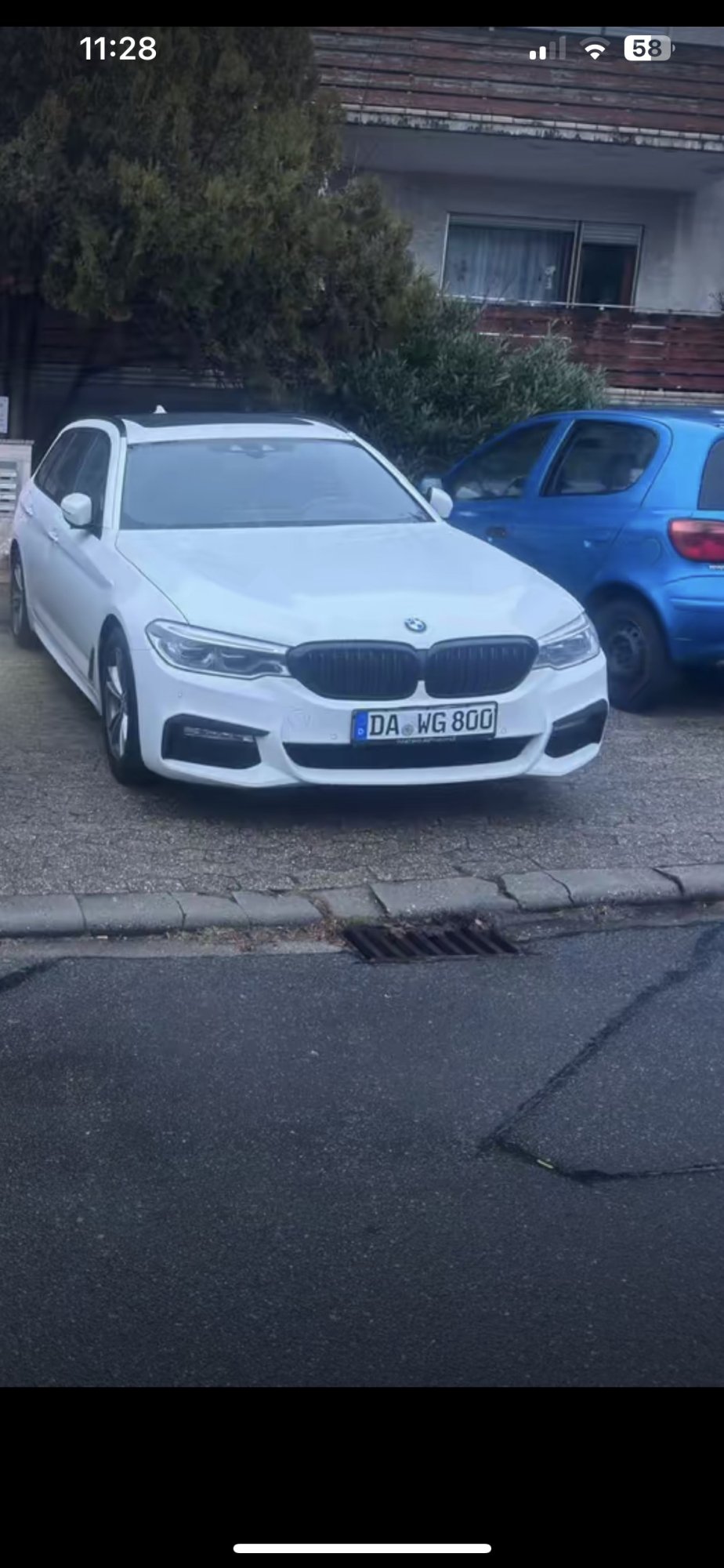 Numer rejestracyjny DAWG800 posiada BMW 