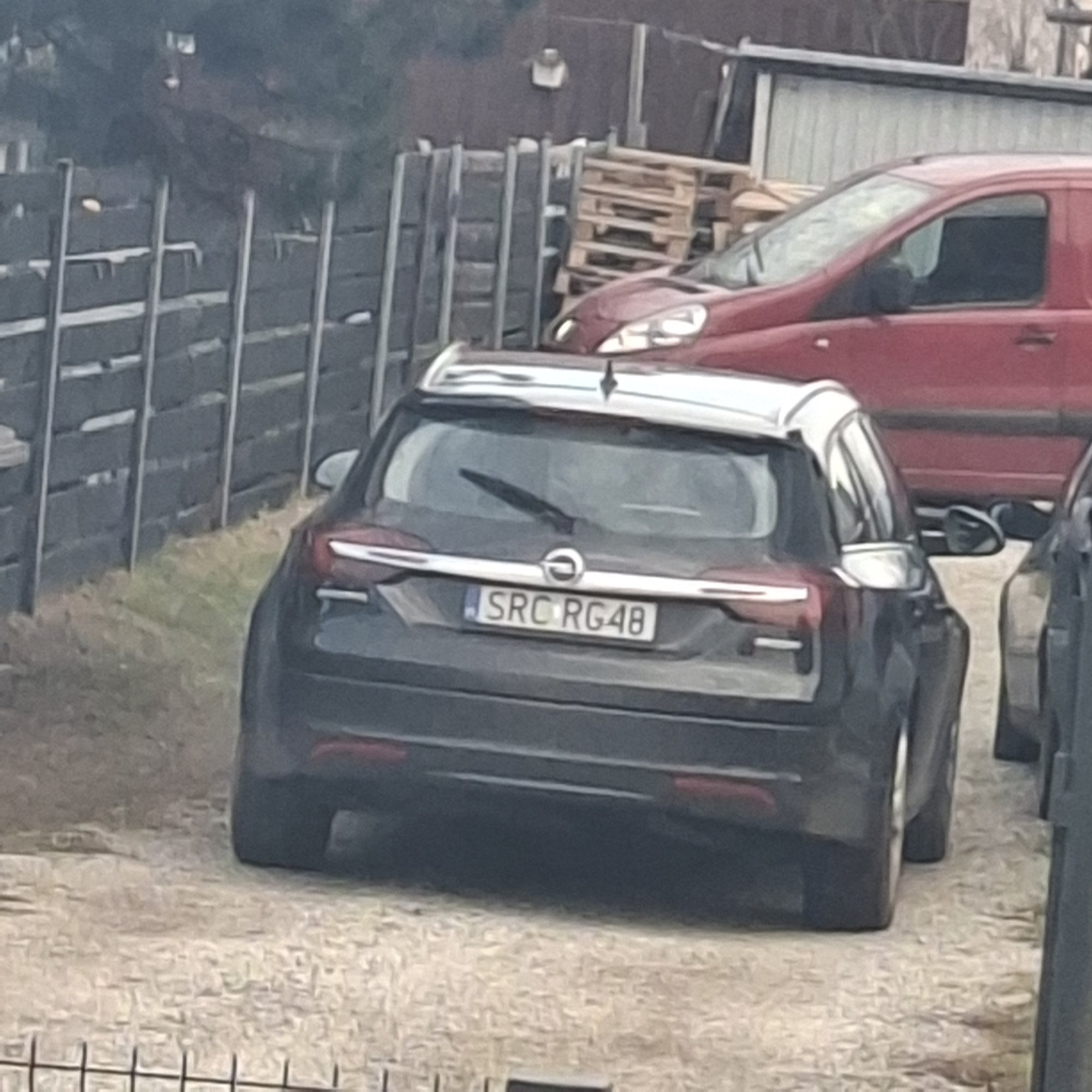 Numer rejestracyjny SRCRG48 posiada Opel 