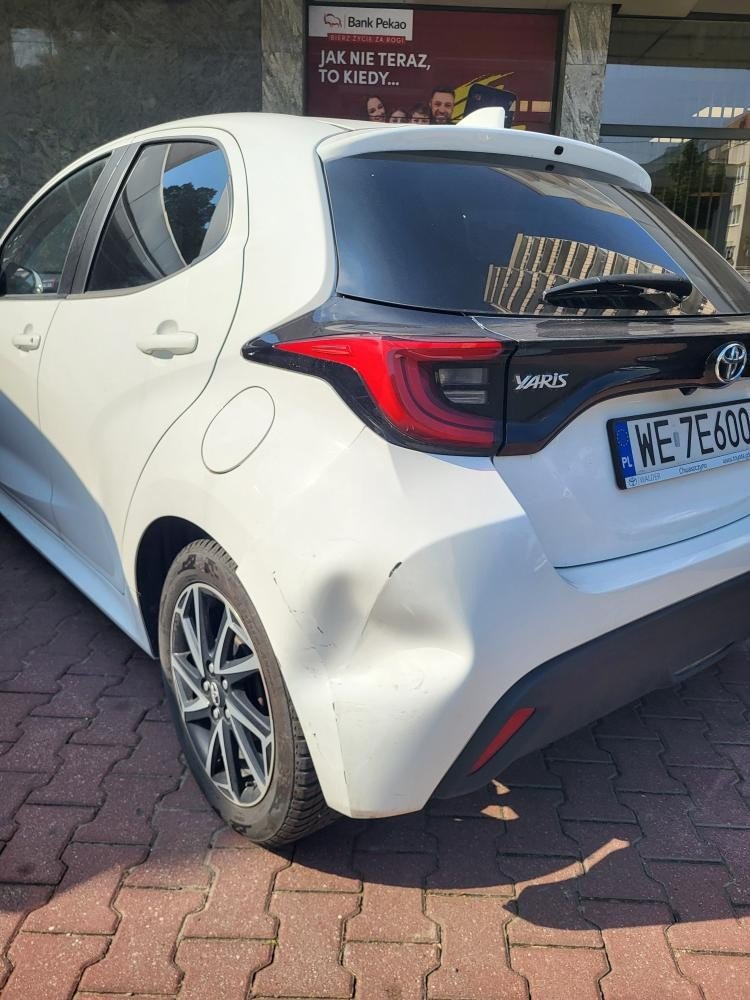Numer rejestracyjny WE 7E600 posiada TOYOTA YARIS - WE7E600