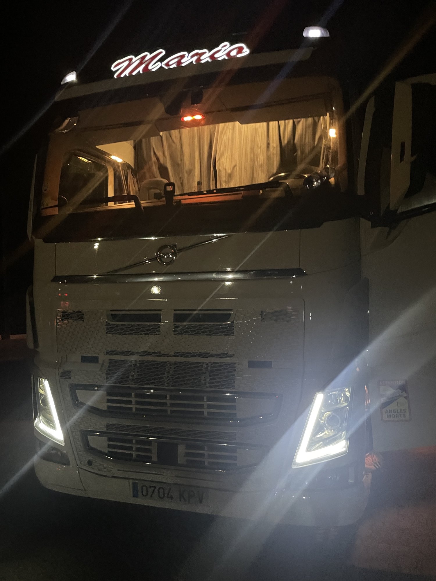 Numer rejestracyjny 0704KPV posiada VOLVO FH