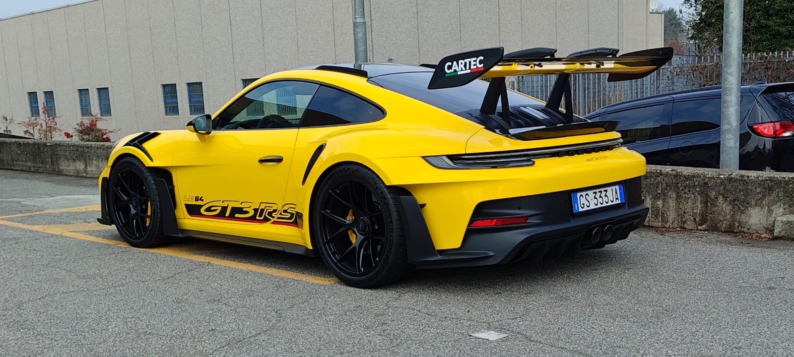 Numer rejestracyjny GS333JA posiada PORSCHE 911