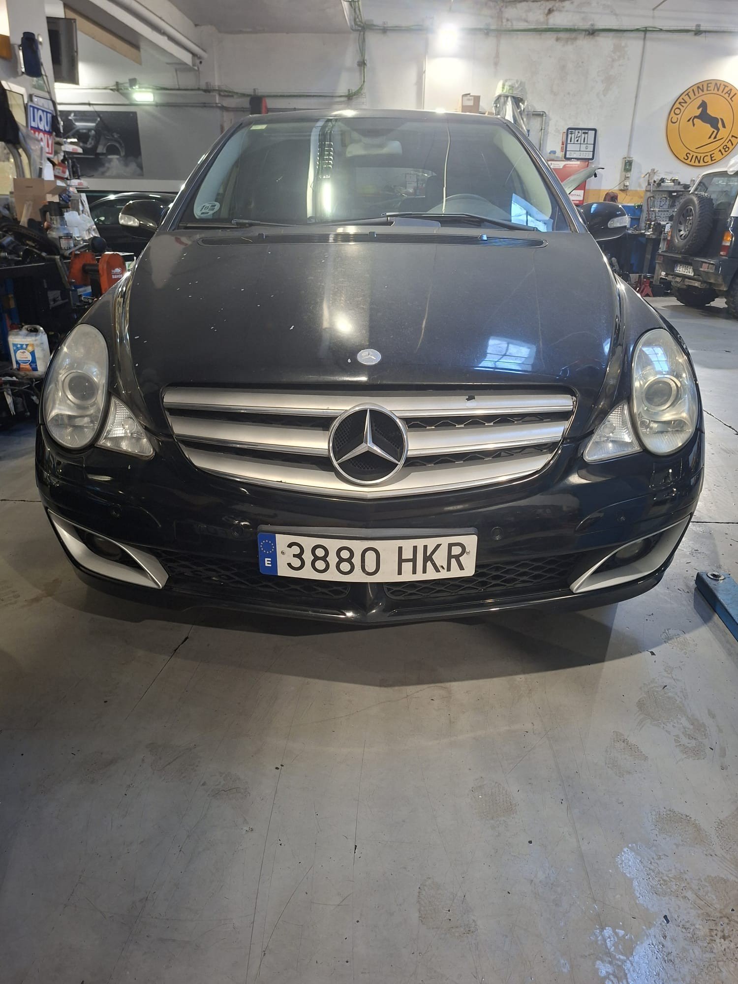 Numer rejestracyjny 3880HKR posiada MERCEDES R (251)