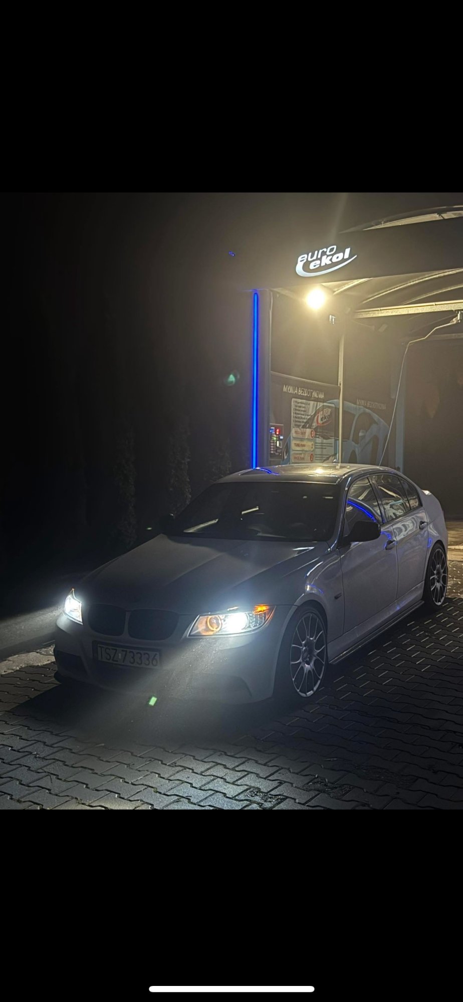 Numer rejestracyjny TSZ 73336 posiada BMW 320D - TSZ73336