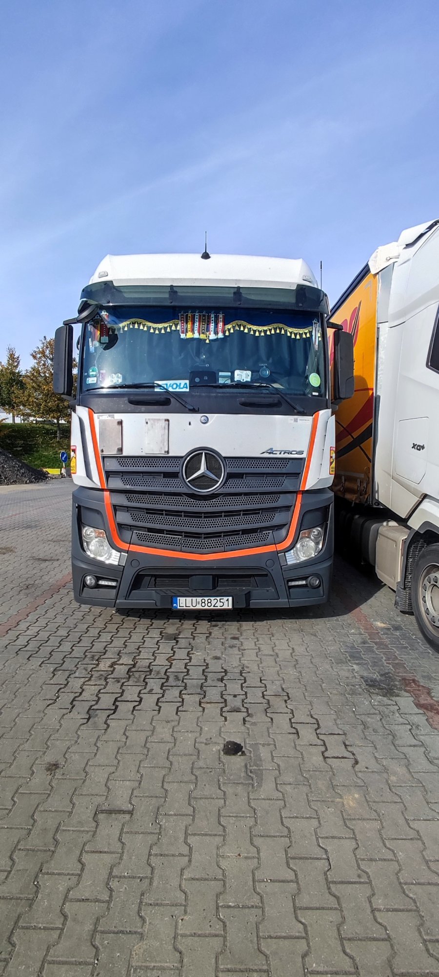 Numer rejestracyjny LU 88251 posiada CITROEN ZX - LU88251