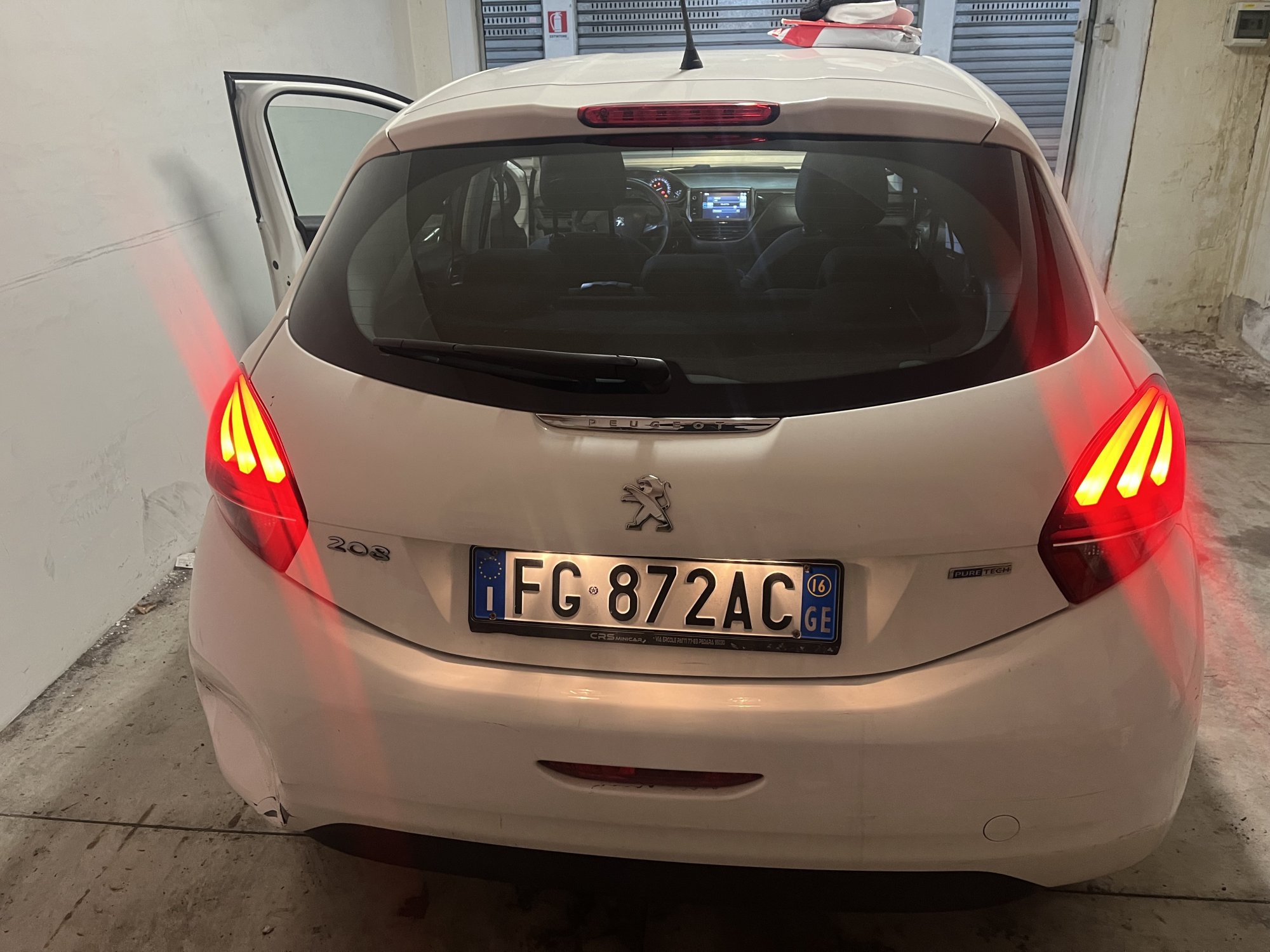 Numer rejestracyjny FG872AC posiada Peugeot 208 PureTech