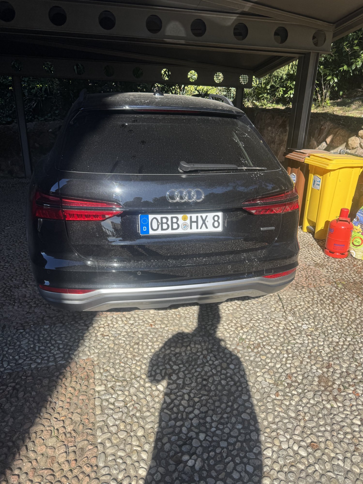 Numer rejestracyjny OBBHX8 posiada Audi 