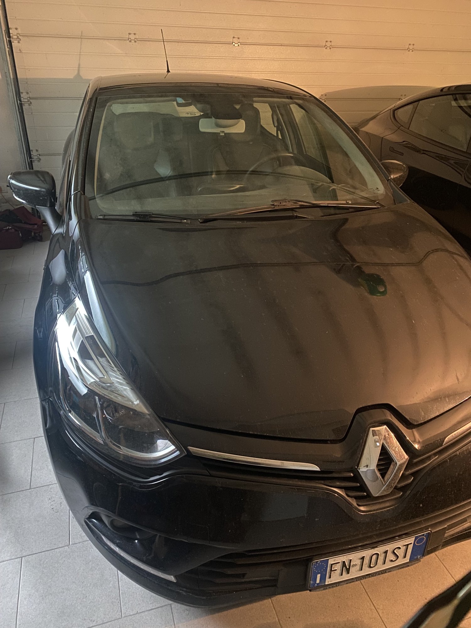 Numer rejestracyjny FN101ST posiada RENAULT Clio 4a serie