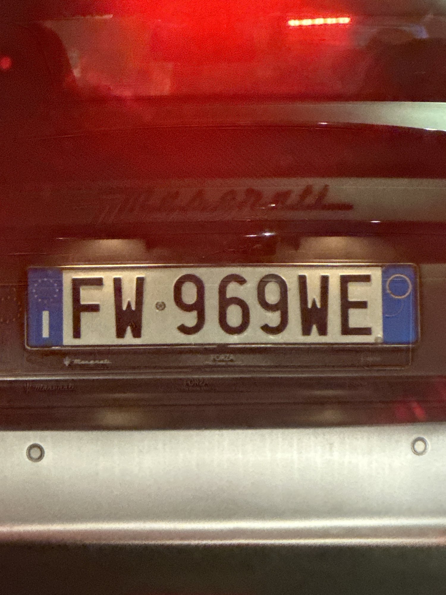 Numer rejestracyjny FW969WE posiada MASERATI GranTurismo 1a s.