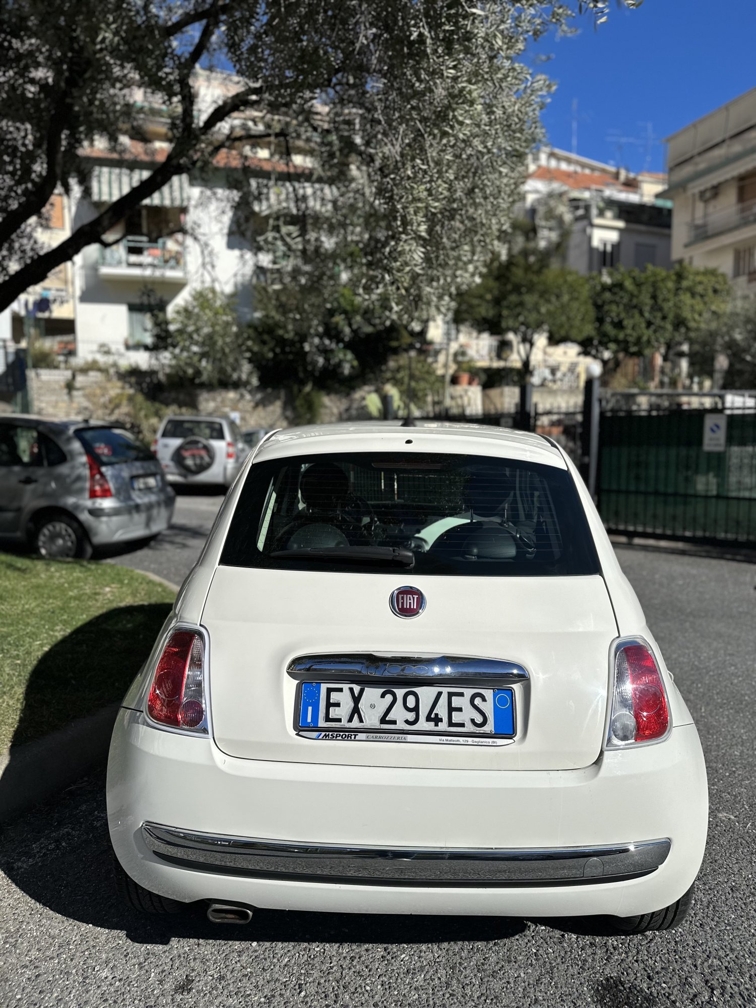 Numer rejestracyjny EX294ES posiada FIAT 500