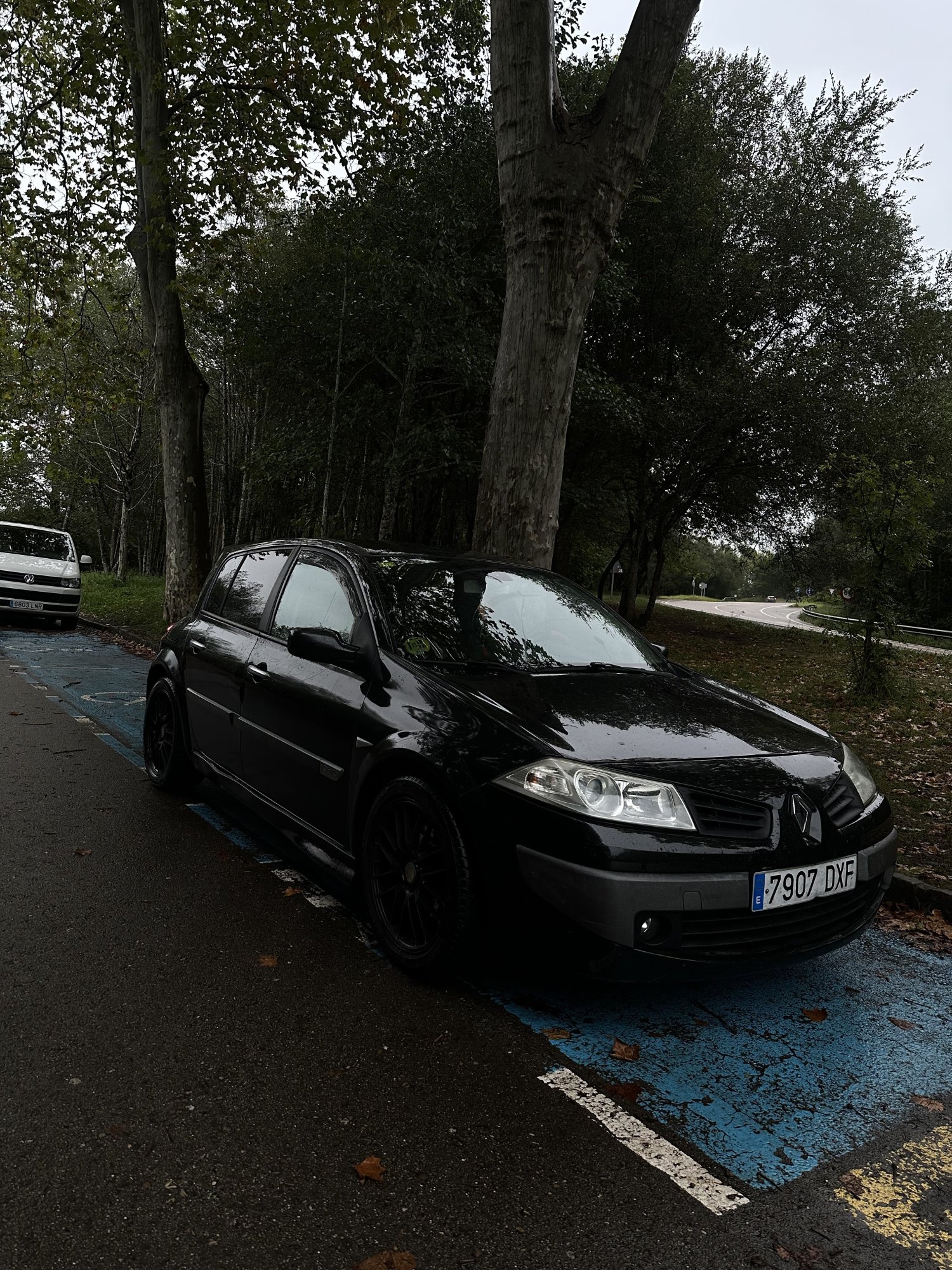 Numer rejestracyjny 7907DXF posiada RENAULT MEGANE