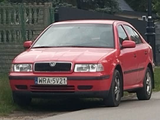 Numer rejestracyjny WRA 5V21 posiada SKODA OCTAVIA 1.6 KAT - WRA5V21