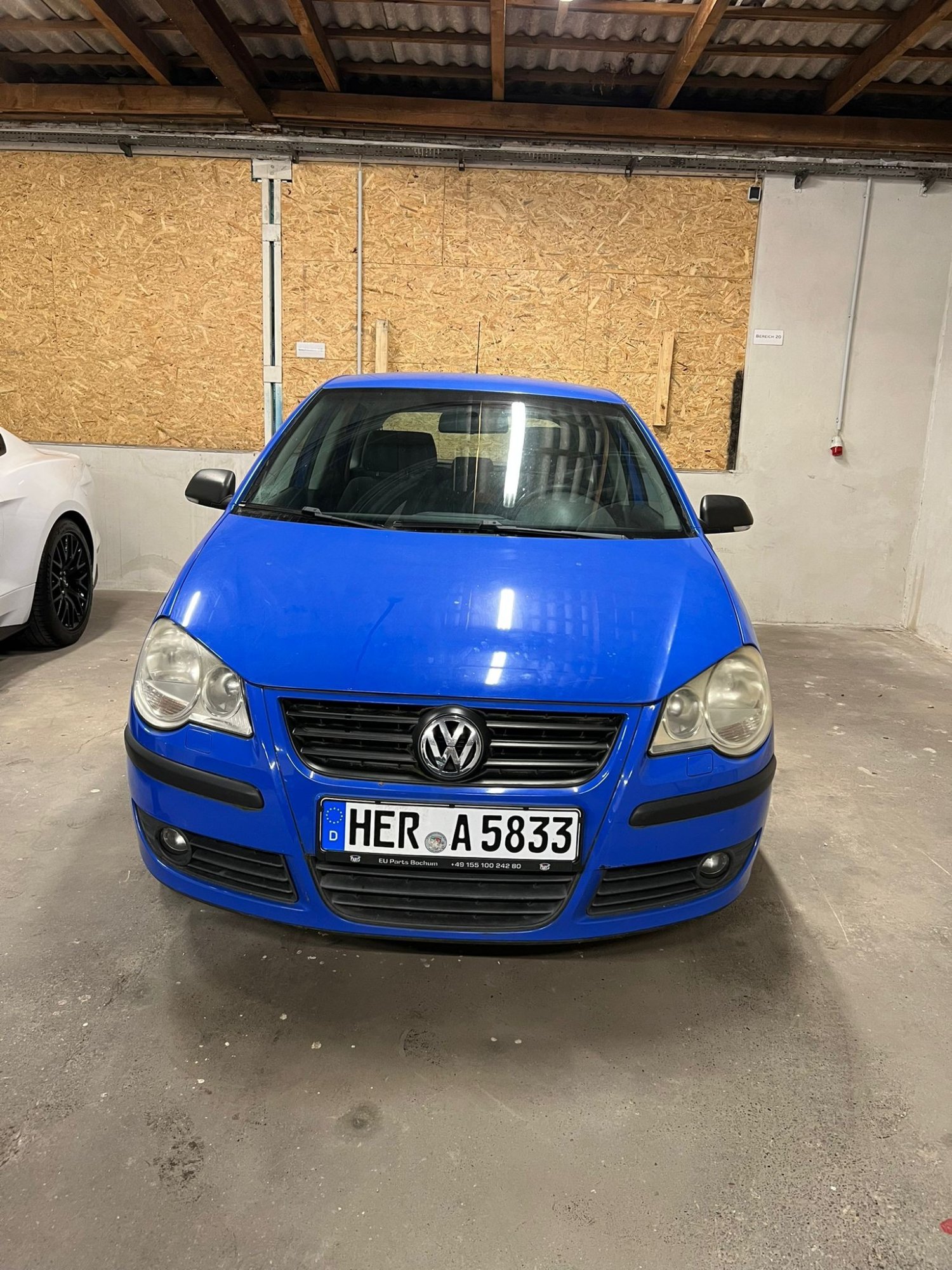 Numer rejestracyjny HERA5833 posiada Volkswagen 
