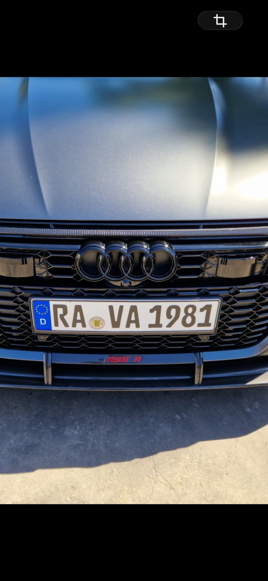 Numer rejestracyjny RAVA1981 posiada Audi  RS6 R