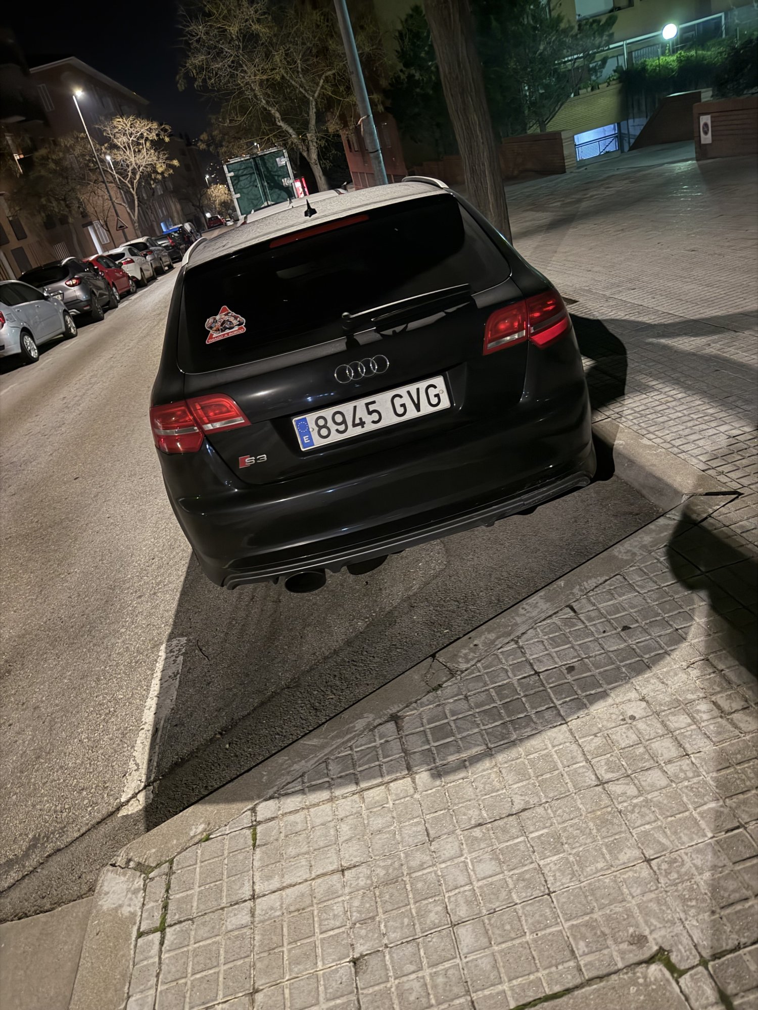 Numer rejestracyjny 8945GVG posiada AUDI A3