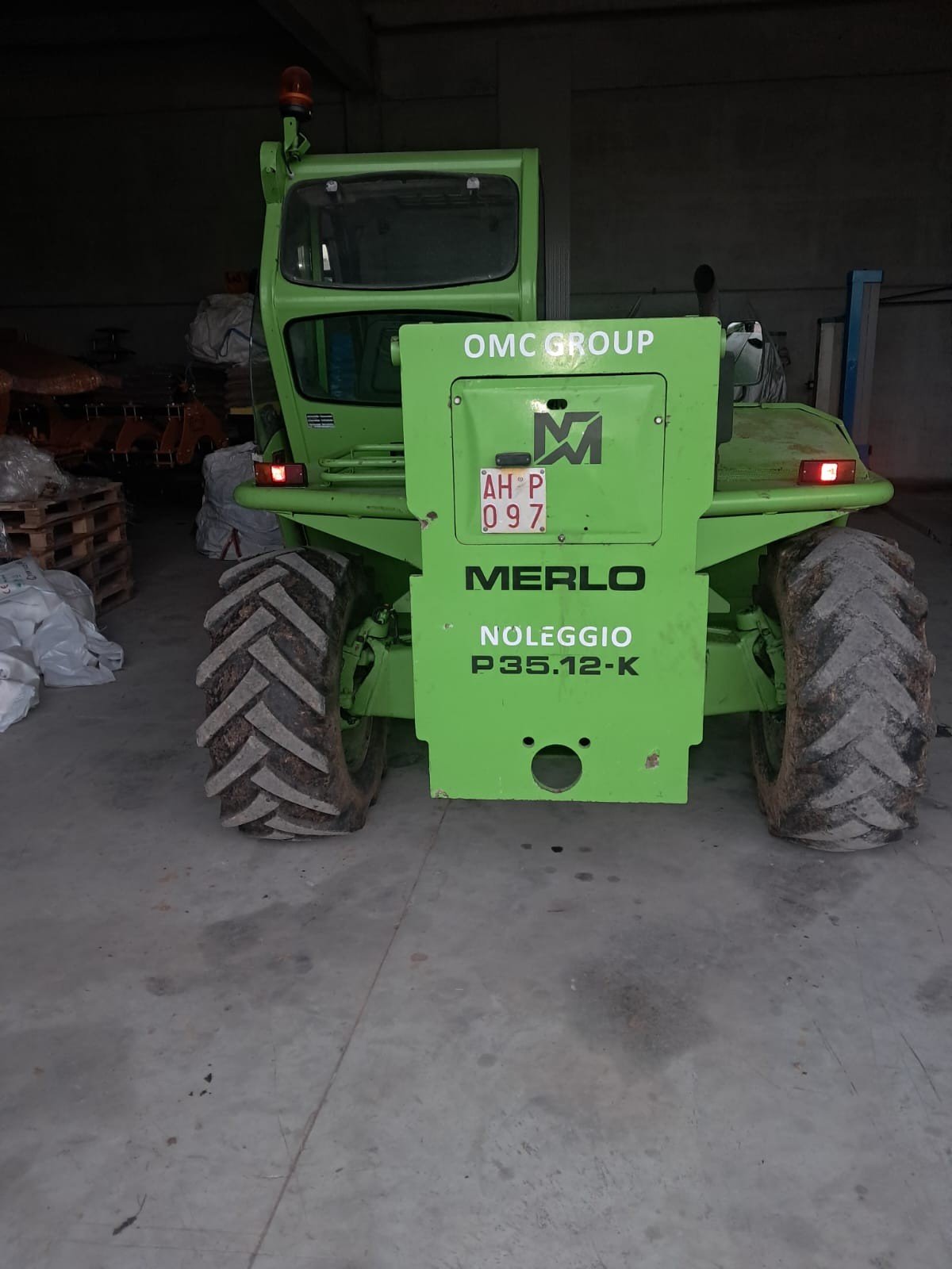 Numer rejestracyjny AHP097 posiada Merlo P35.12-K