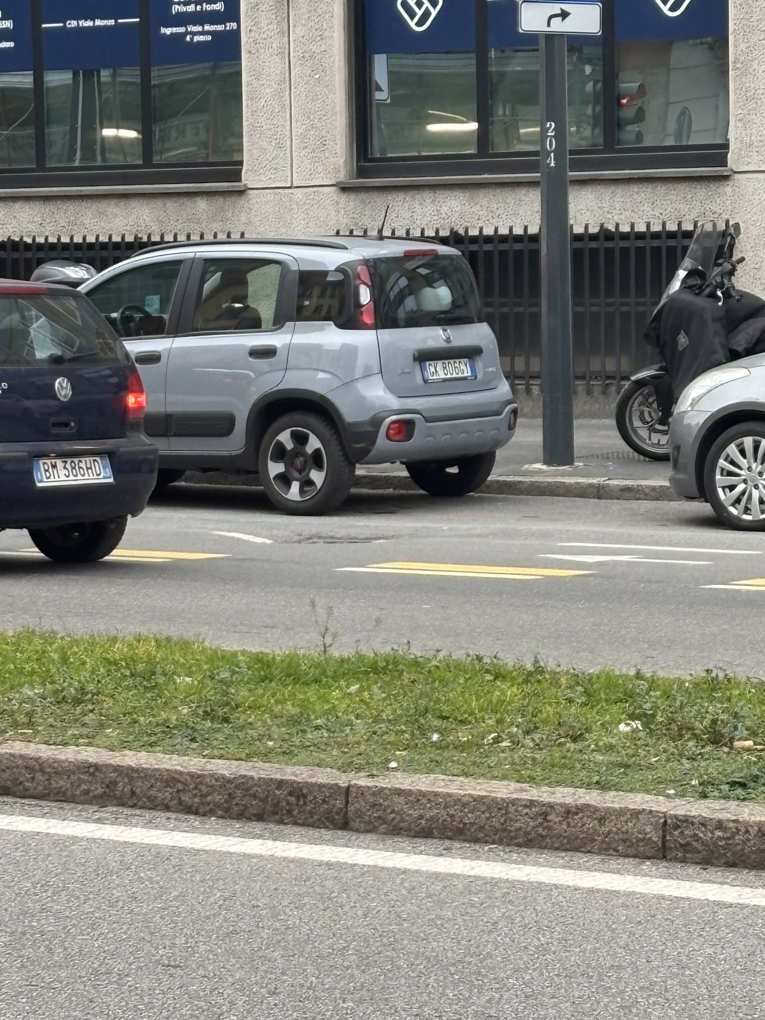 Numer rejestracyjny GK806GY posiada FIAT Panda Cross