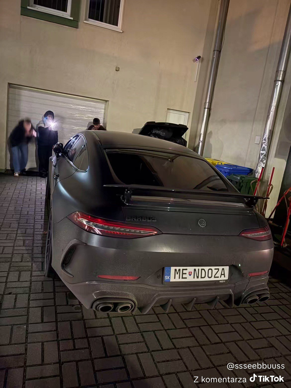 Numer rejestracyjny MENDOZA posiada Brabus 