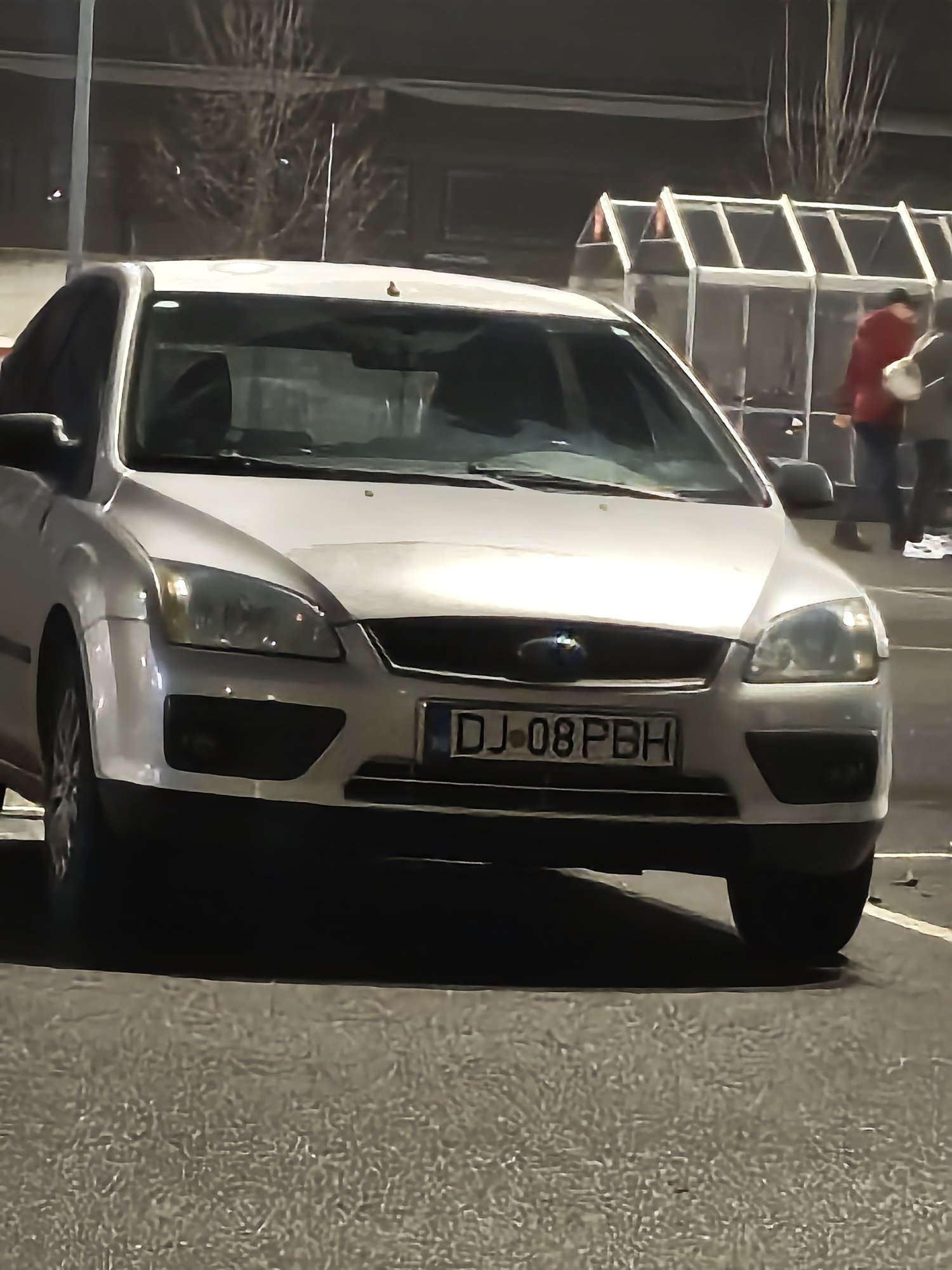 Numer rejestracyjny DJ08PBH posiada Ford Focus