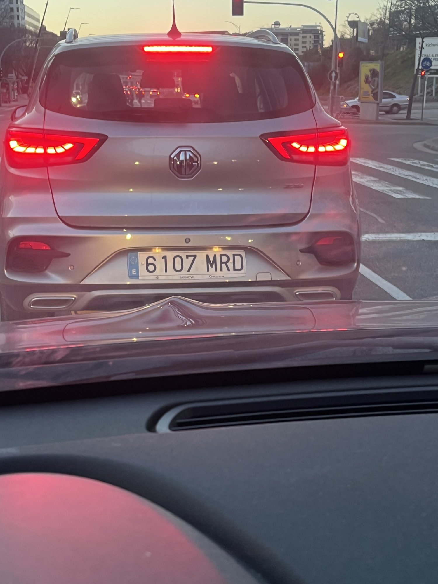 Numer rejestracyjny 6107MRD posiada MG ZS