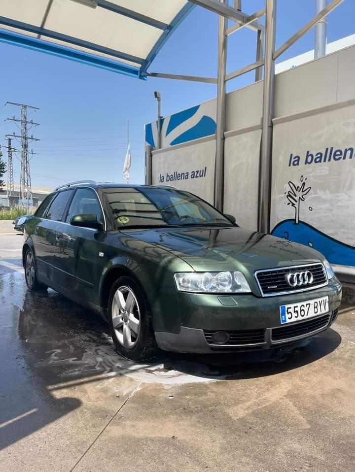 Numer rejestracyjny 5567BYV posiada AUDI A4