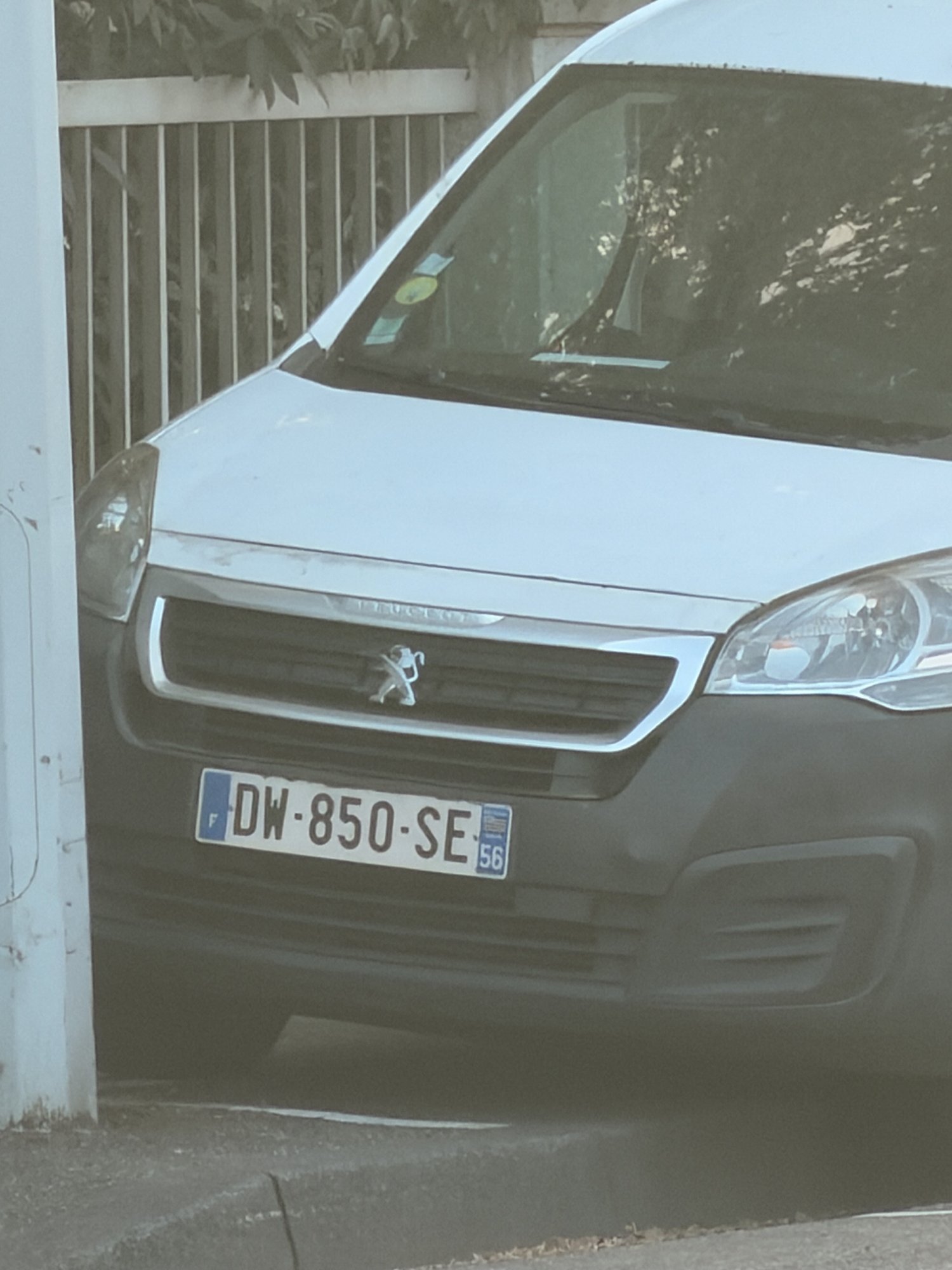 Numer rejestracyjny DW850SE posiada PEUGEOT PARTNER II