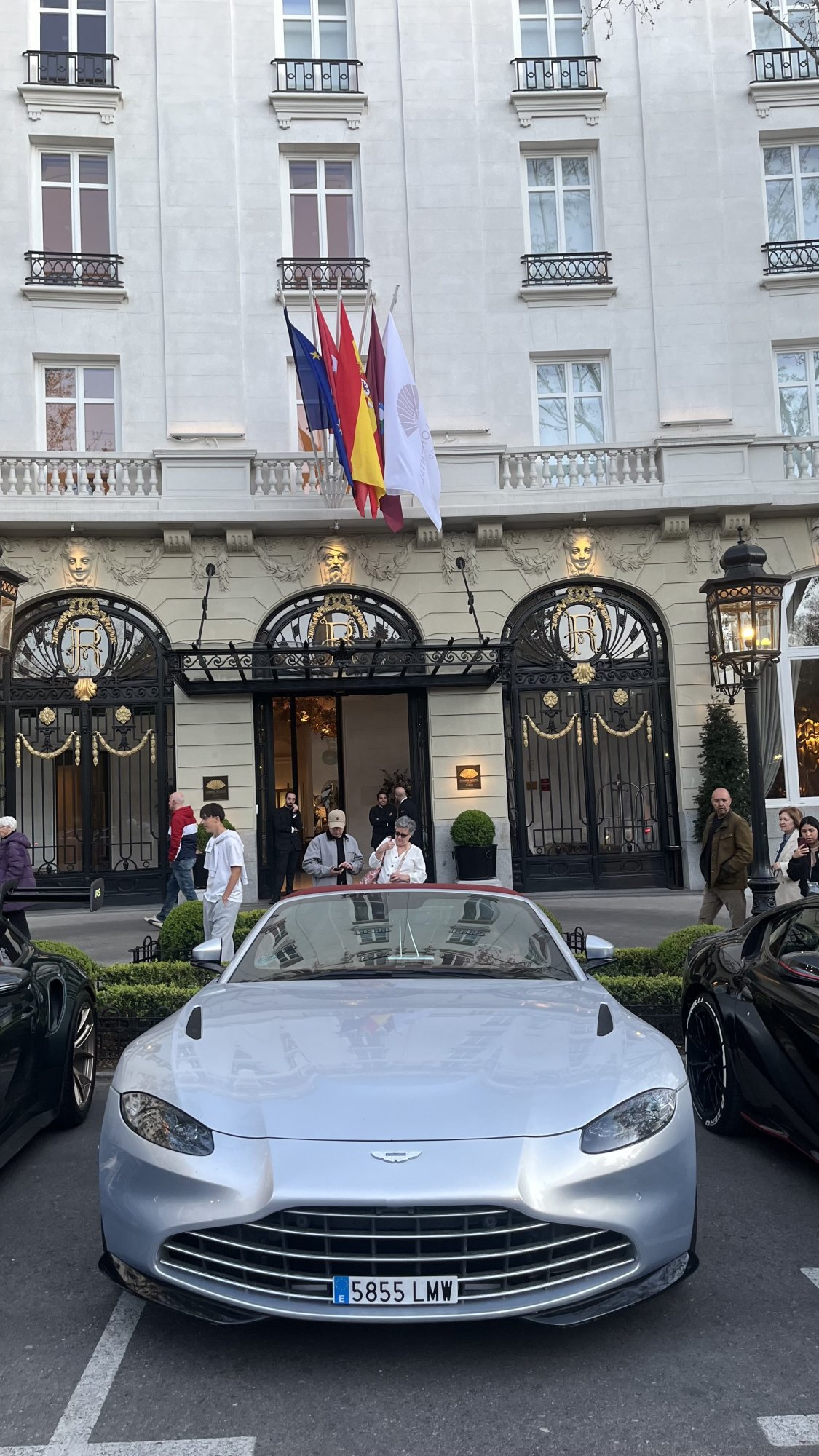 Numer rejestracyjny 5855LMW posiada ASTON MARTIN V8 VANTAGE